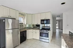 39 Stewart St, Floral Park, NY 11001 - Photo 6