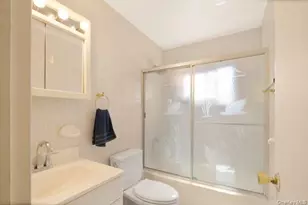 1033 Rosedale Rd, Woodmere, NY 11581 - Photo 22