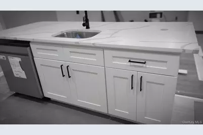 8 Dee Place, Huntington Station, NY 11746 - Photo 16