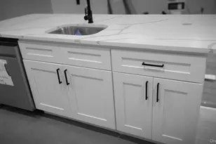 8 Dee Pl, Huntington Station, NY 11746 - Photo 16