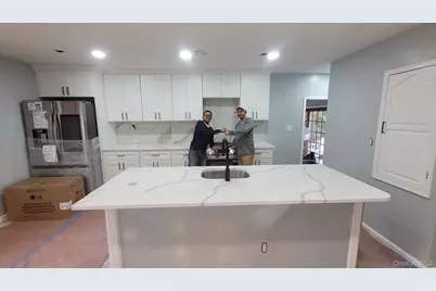 8 Dee Place, Huntington Station, NY 11746 - Photo 36