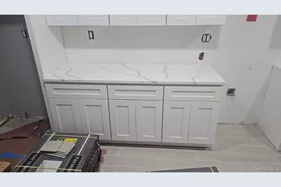 8 Dee Place, Huntington Station, NY 11746 - Photo 10