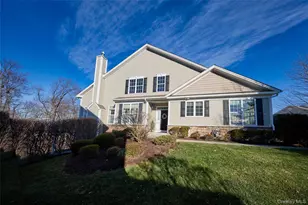 40 Evan Ct, Fishkill, NY 12524 - Photo 2