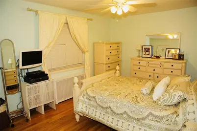 73-27 263rd Street #1st Floor, Glen Oaks, NY 11004 - Photo 4