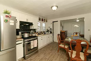 61 River Ave, Patchogue, NY 11772 - Photo 4