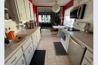 54 Camden Place, New Hyde Park, NY 11040 - Photo 4