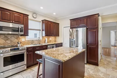 449 S 1st Street, Lindenhurst, NY 11757 - Photo 10