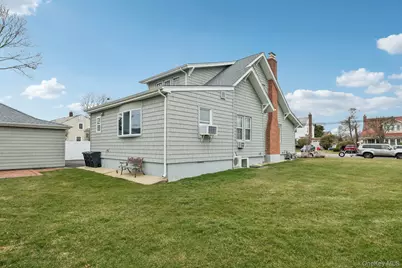 449 S 1st Street, Lindenhurst, NY 11757 - Photo 4