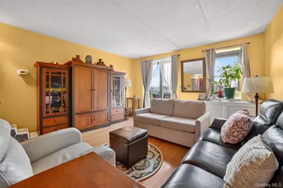 1376 Midland Ave #810, Bronxville, NY 10708 - Photo 18