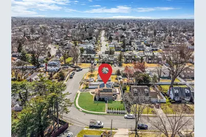 18 Wendorf Court, North Babylon, NY 11703 - Photo 2