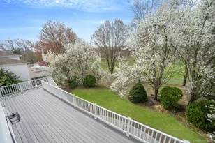 106 Fairway View Dr, Commack, NY 11725 - Photo 26
