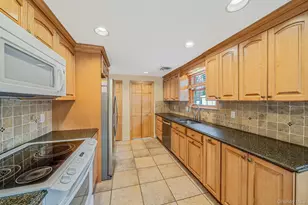 151 Wedgewood Dr, Hauppauge, NY 11788 - Photo 22