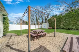 151 Wedgewood Dr, Hauppauge, NY 11788 - Photo 10