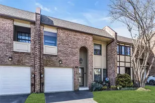 156 Southgate Cir, Massapequa Park, NY 11762 - Photo 2