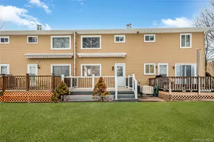 8 Town House Dr, Massapequa Park, NY 11762 - Photo 2