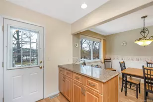 8 Town House Dr, Massapequa Park, NY 11762 - Photo 14