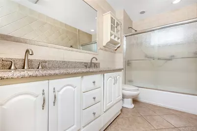 8 Town House Drive, Massapequa Park, NY 11762 - Photo 18