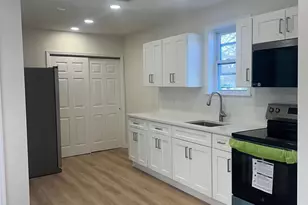 38 Carroll St, Poughkeepsie, NY 12601 - Photo 2