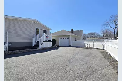 146 Webster Avenue, Ronkonkoma, NY 11779 - Photo 2