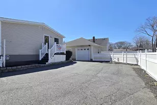 146 Webster Ave, Ronkonkoma, NY 11779 - Photo 2