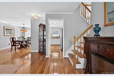 9 Marilyn Boulevard, Plainview, NY 11803 - Photo 4