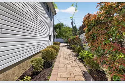 9 Marilyn Boulevard, Plainview, NY 11803 - Photo 26