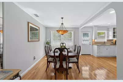 9 Marilyn Boulevard, Plainview, NY 11803 - Photo 8