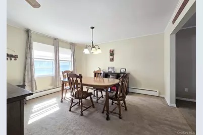 138 E Madison Street, East Islip, NY 11730 - Photo 4