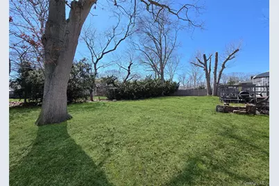 138 E Madison Street, East Islip, NY 11730 - Photo 16