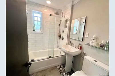 224-33 Kingsbury Avenue #B, Oakland Gardens, NY 11364 - Photo 6