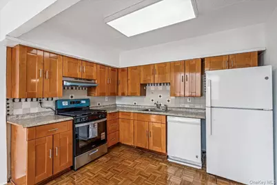 14477 Roosevelt Avenue #3D, Flushing, NY 11354 - Photo 8