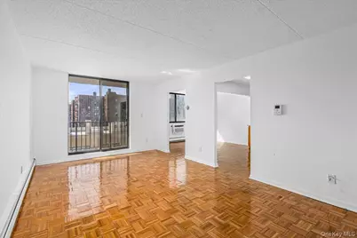 14477 Roosevelt Avenue #3D, Flushing, NY 11354 - Photo 4