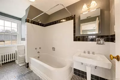 195 Cedar Swamp Road, Glen Head, NY 11545 - Photo 34