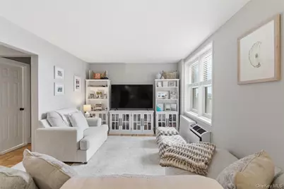 560 W, Broadway #1R, Long Beach, NY 11561 - Photo 2