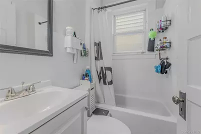 139 Voss Avenue, Yonkers, NY 10703 - Photo 16