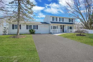 3 Heather Ct, Centereach, NY 11720 - Photo 2