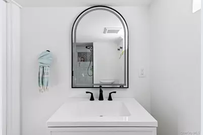 38 Chenango Drive, Bay Shore, NY 11706 - Photo 16