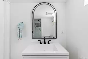 38 Chenango Dr, Bay Shore, NY 11706 - Photo 16