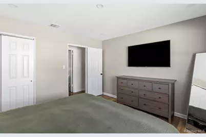 38 Chenango Drive, Bay Shore, NY 11706 - Photo 10