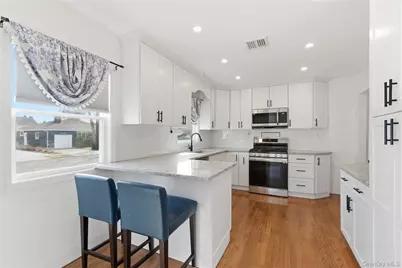 111 Shepherd Street, Rockville Centre, NY 11570 - Photo 4