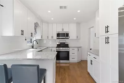 111 Shepherd Street, Rockville Centre, NY 11570 - Photo 6