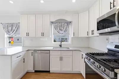 111 Shepherd Street, Rockville Centre, NY 11570 - Photo 8