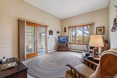 848 Hampshire Road, Bay Shore, NY 11706 - Photo 12