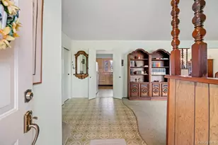 848 Hampshire Rd, Bay Shore, NY 11706 - Photo 4