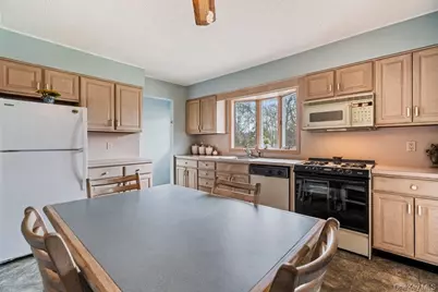 848 Hampshire Road, Bay Shore, NY 11706 - Photo 18