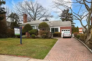 97 Vanderbilt Ave, Manhasset, NY 11030 - Photo 2