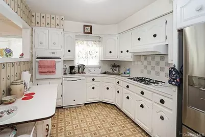 97 Vanderbilt Avenue, Manhasset, NY 11030 - Photo 14