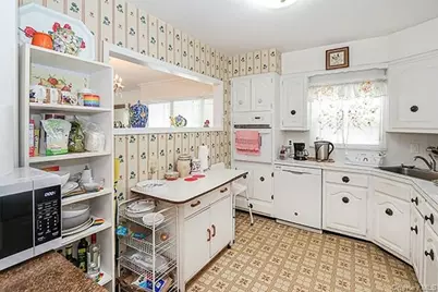 97 Vanderbilt Avenue, Manhasset, NY 11030 - Photo 16