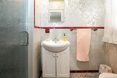 97 Vanderbilt Avenue, Manhasset, NY 11030 - Photo 20