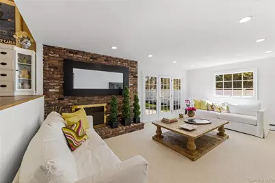 22 Delaware Avenue, Jericho, NY 11753 - Photo 12